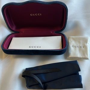 NEW Gucci Velvet Clamshell Case in Chartreuse